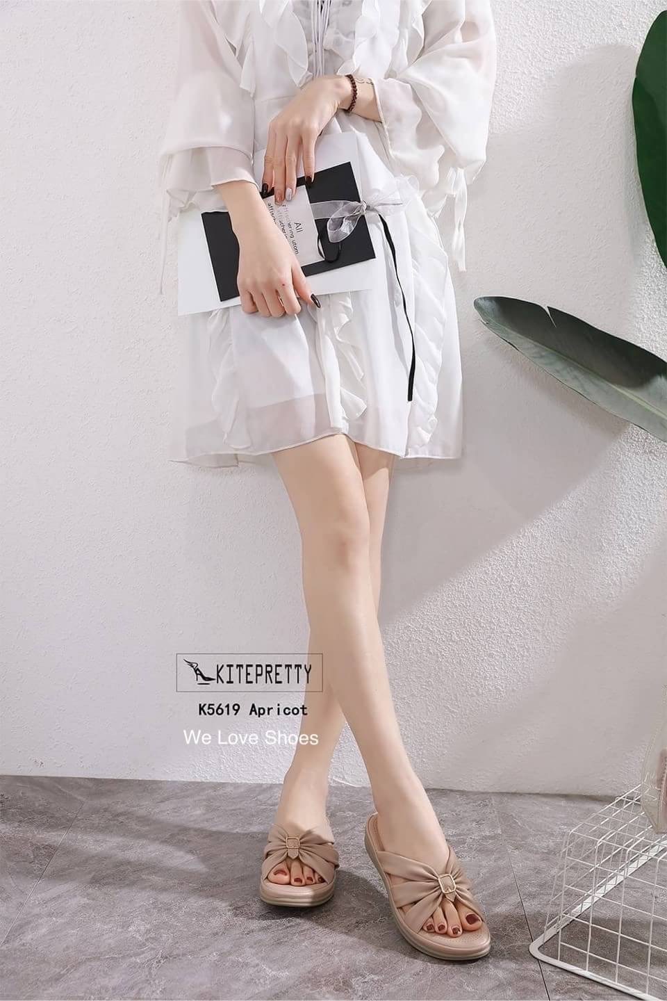 พร้อมส่ง รองเท้าลำลองแตะเพื่อสุขภาพส้นเตี้ย วัสดุเป็นหนังนิ่ม พื้นบุนวมนุ่ม สวมใส่สบาย เก็บปลายเท้า ใส่สวยสุดๆ