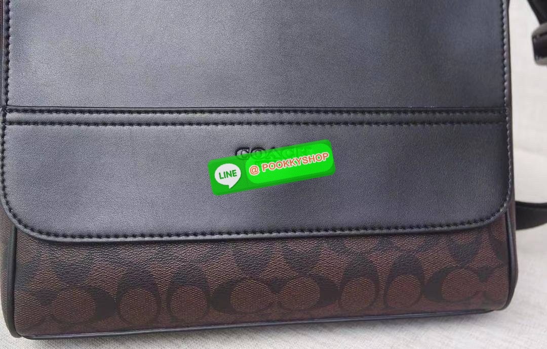 Coach F73339 F73340 – Hudson Crossbody Bag in Signature Embossed Leather “จะวันทำงานหรือวันสบาย ๆ แค่สะพายใบนี้…ก็เหมือนใส่ความเท่ติดตัวไว้แล้ว” Coach Hudson Crossbody F73340 กระเป๋าหนังแท้ลาย C ปั๊มลึก ทรงเหลี่ยมเรียบหรู โทนดำทั้งใบ เหมาะกับผู้ชายที่อยาก