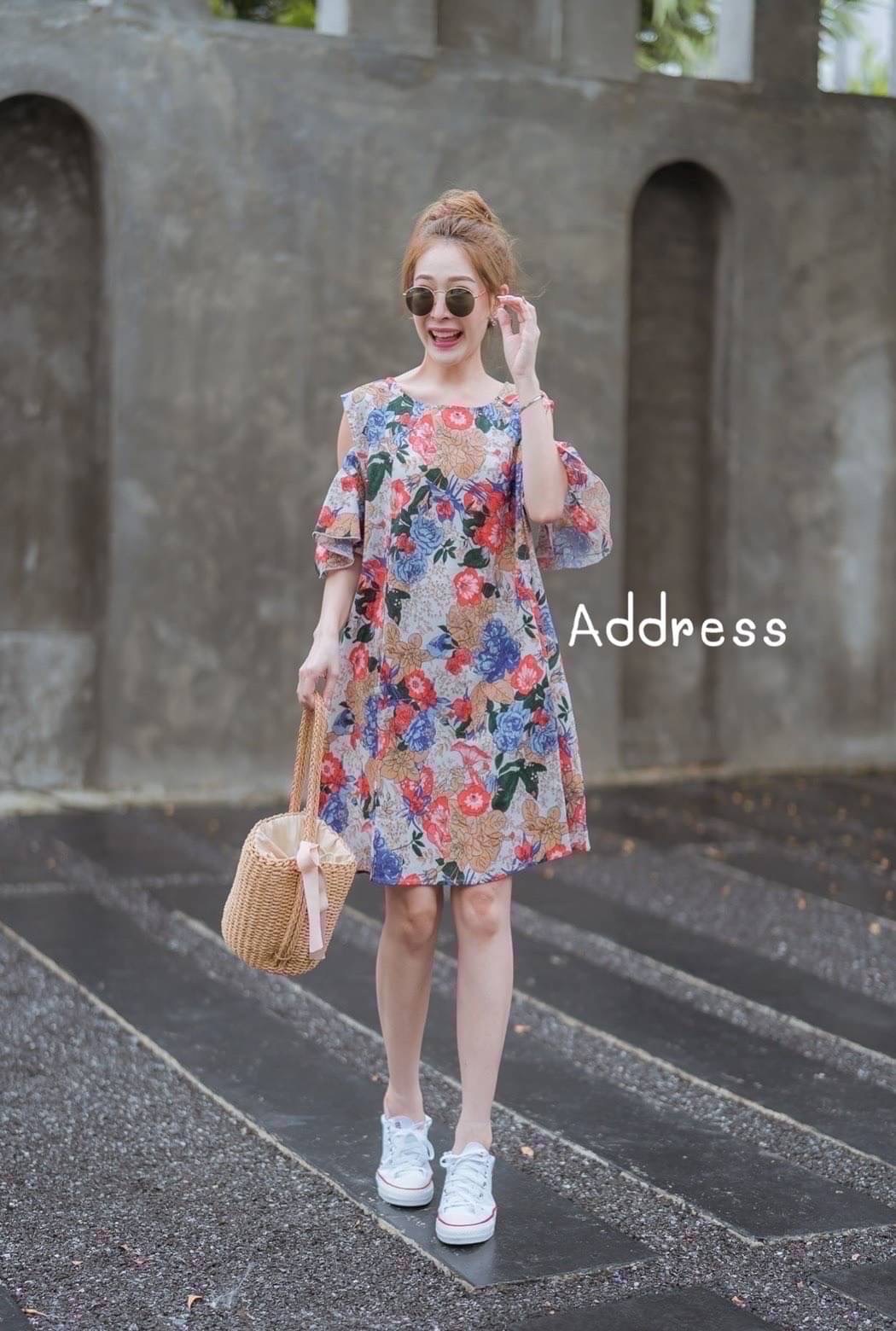 มาเพิ่มแล้วค่าาา ขายดีมากน้า เดรสเว้าไหล่ เดรสเว้าไหล่ลายดอก ด้านหลังมีสายให้ผูกโบว์ ผ้าใส่สบาย งานคิ้ววววมาก ห้ามพลาดเลยค่า