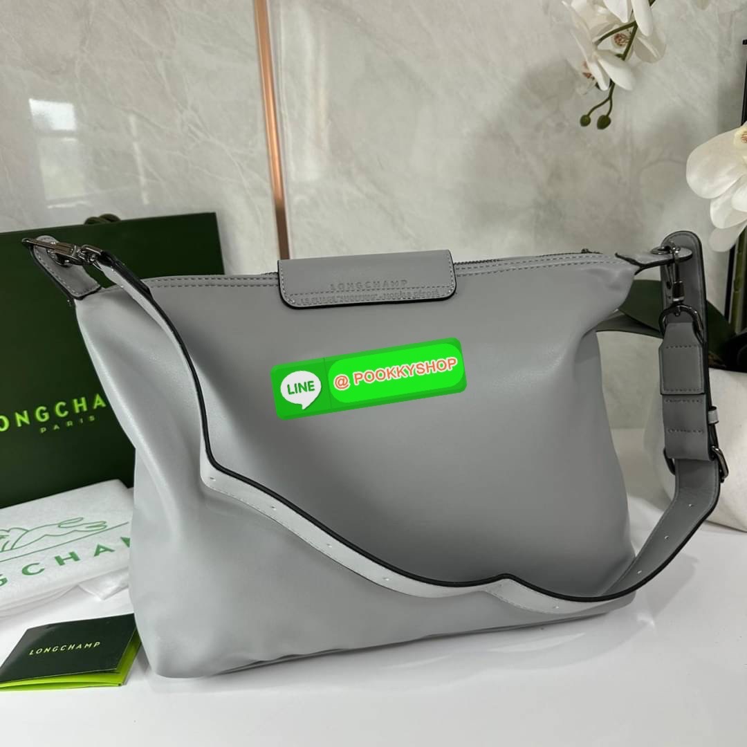 LONGCHAM LE PLIAGE XTRA Hobo bag M กระเป๋าสะพายไหล่ HOBO ออกแบบเพื่อให้ดูเรียบหรูหรา มีความสง่า รูปทรงเก๋ไก๋ วัสดุหนังแกะนิ่มมือ สายสะพายไหล่ปรับระดับได้และถอดออกถือได้ เปิด- ปิด ด้วย ซิป ภายใน ช่องโล่งกว้าง มีช่องซิปแยก ใบใหญ่สามารถใส่ของได้เยอะคะ