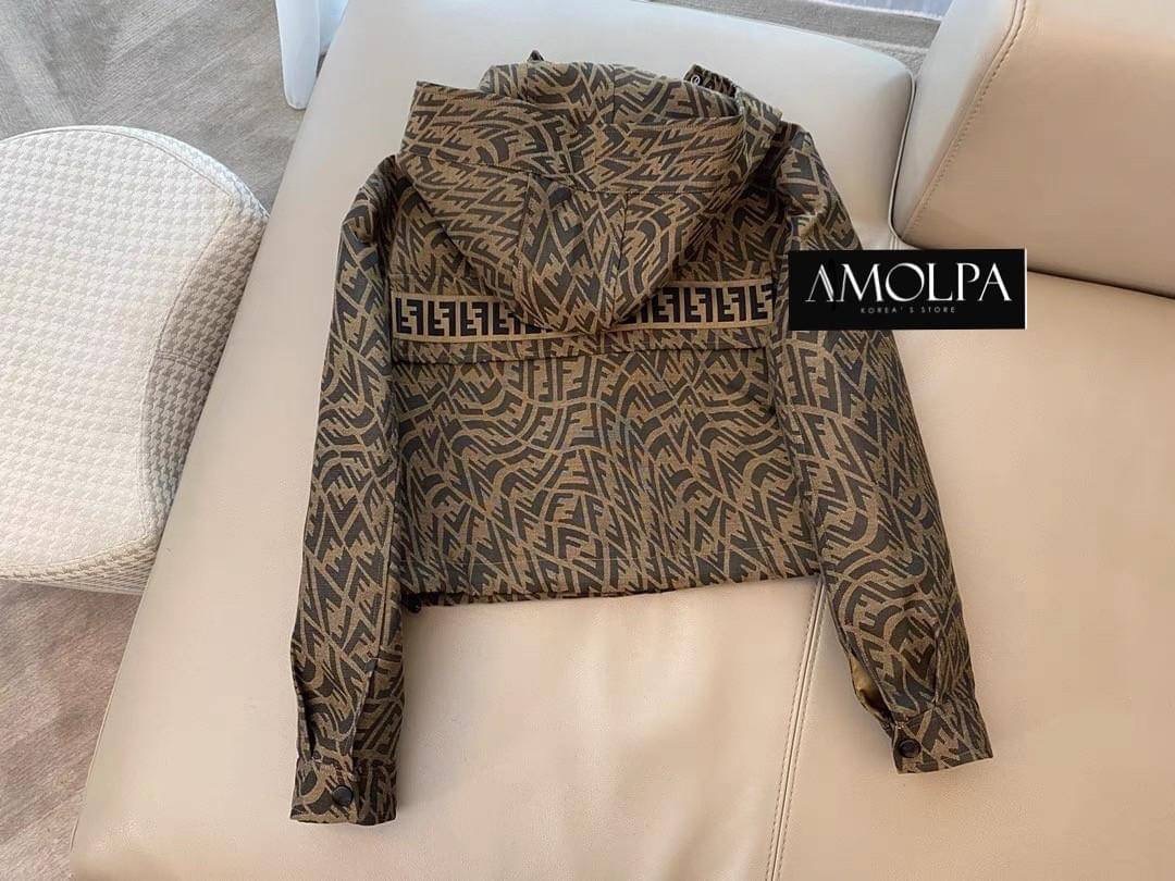 พร้อมส่ง !!! MUST HAVE！JACKET HOODIE FENDI AROMA เนื้อดี มี Texture มากกกๆๆค๊า Colletion 2021 ผ้าดีมาก เย็นมากๆ ห้ามพลาดเลยน๊า สวยสุดๆ