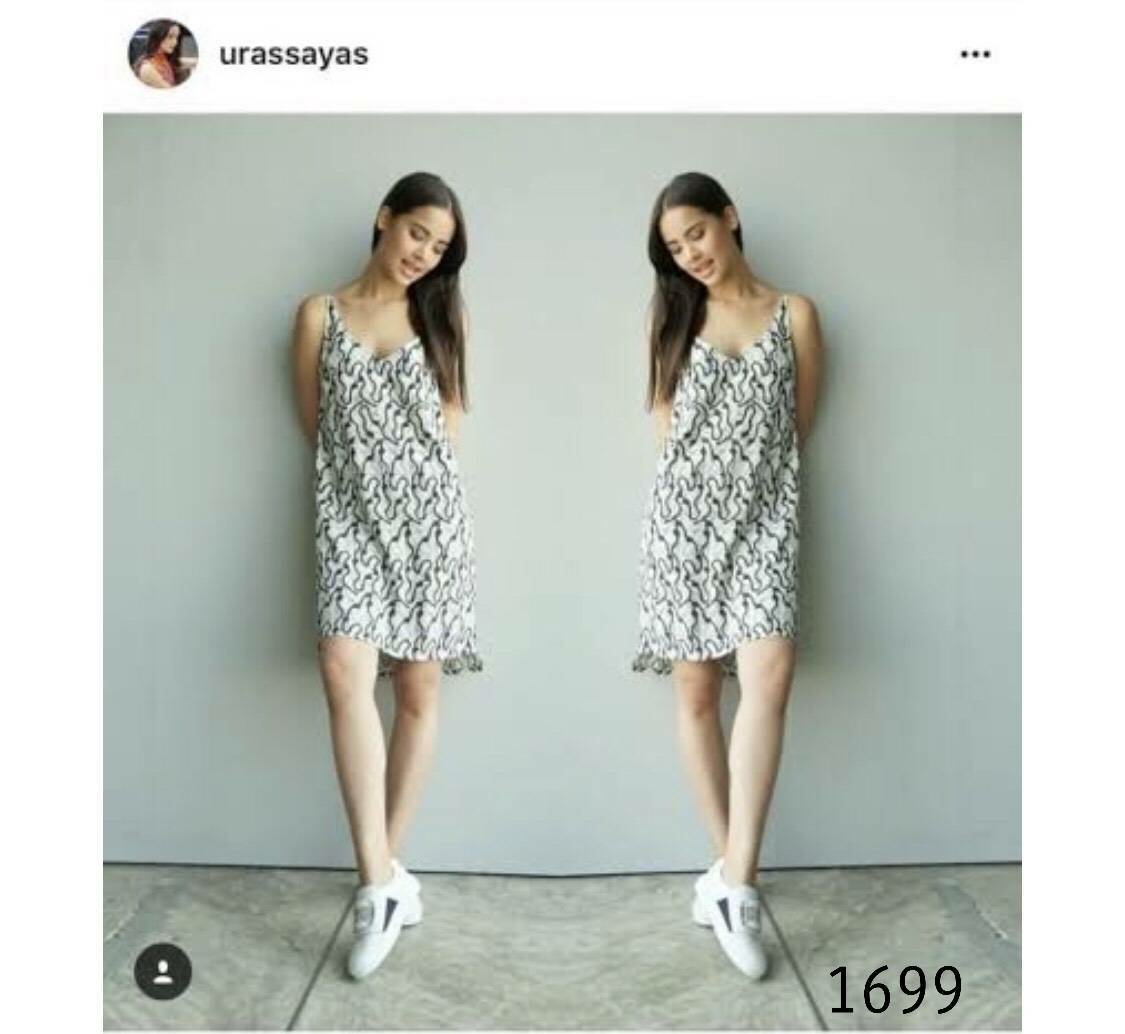 พร้อมส่ง รองเท้าผ้าใบ ที่ขายดีมากที่สุด รุ่นนี้ดาราใส่เยอะมาก มีกันเกือบทุกคน งานรองเท้าผ้าใบทรงสวม หนังนิ่ม ตกแต่งดีไซน์หน้าเพชรสุดหรูตามสไตล์ ทรงสวยเว่อร์ บอกเลยว่า เป็นรองเท้าที่ต้องมีมากๆ