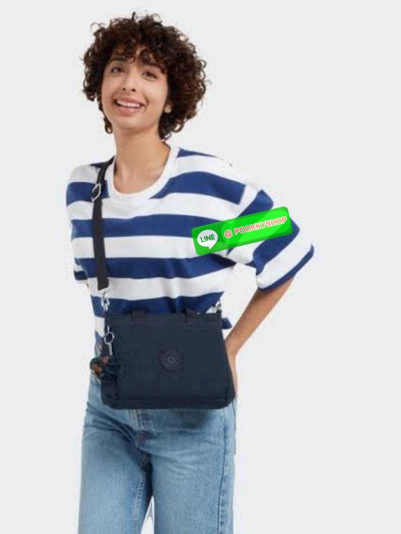 Kipling Kanaan กระเป๋าถือหรือสะพาย ขนาดเล็ก กะทัดรัด ดีไซน์เรียบ หรู วัสดุ ด้านนอก Nylon+ ซับใน Recycled Polyester มีช่องแยกใช้งานหลายช่อง ประกอบด้วย -ช่องซิแด้านหน้า 1 ช่อง -ช่องใช้งานหลักด้านใน 1 ช่อง พร้อมช่องแยกจัดเก็บ และ ช่องซิปย่อย -ด้้านหลังมีช่อง