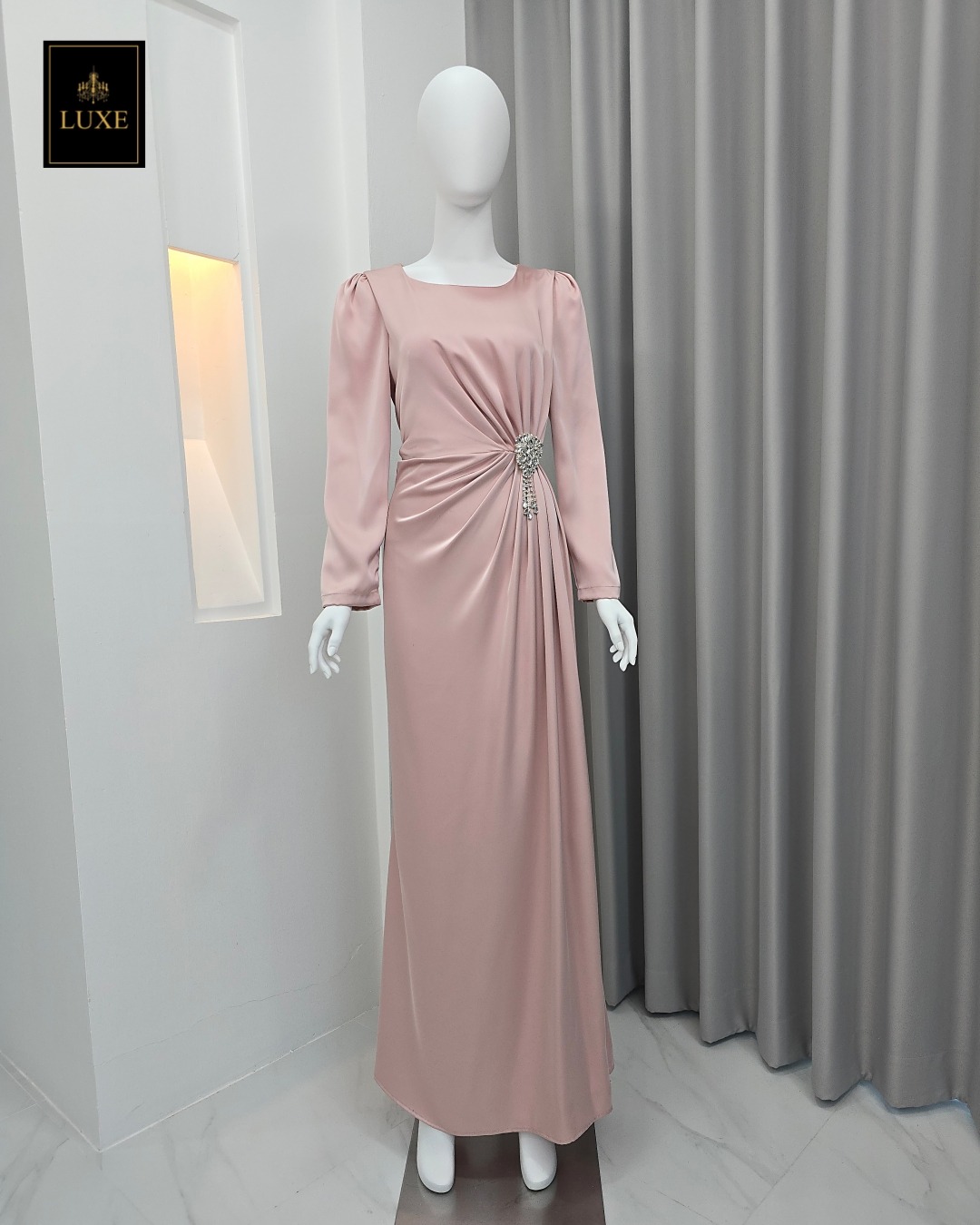 เดรสแฟชั่น แม็กซี่เดรสเสื้อคอกลมแขนยาว กระโปรงยาว ชายกระโปรงบาน