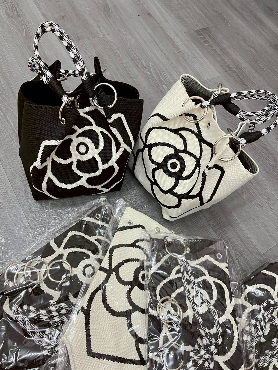 กระเป๋า คามีเลีย สวยน่ารักมากๆ