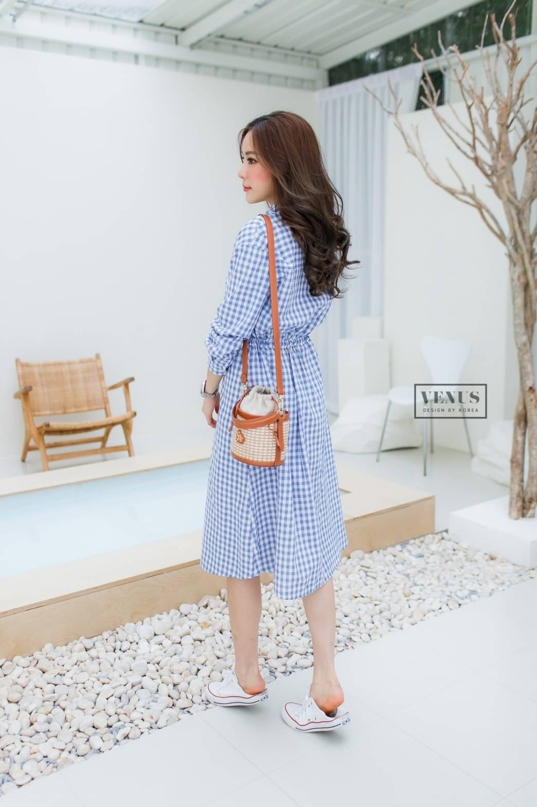 Restock ♥️♥️♥️♥️ I'm Lady By Venus MaxiDress Plaid แม๊กซี่เดรสแต่งกระดุมหน้าเรียงพิมพ์ลายสก๊อต แต่งกระเป๋าด้านหน้า ช่วงเอวแต่งรูดตามขนาด น่ารักมากๆคะ แม๊ทกับรองเท้าผ้าใบก็สวยคะ