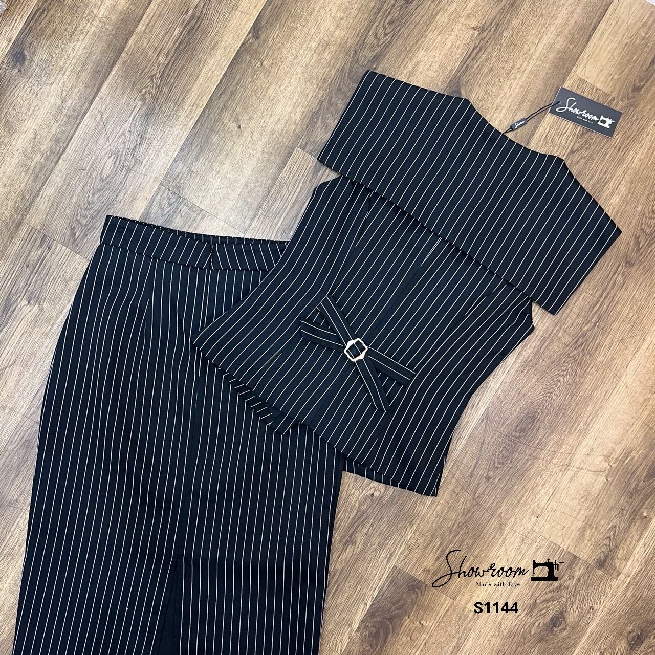 ชุดเซทแฟชั่น เซ็ตเสื้อ+กระโปรงลายทาง ตัวเสื้อดีไซส์เรียบหรู กระโปรงทรงพอดีตัว