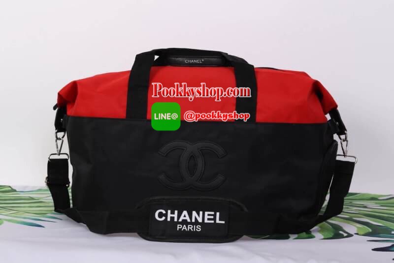 Chanel Authentic VIP Gift Bag Duffle Gym Travel -สินค้าเป็นของแท้ ใหม่ จากเค้าเตอร์เครื่องสำอาง/ น้ำหอมของแบรนด์- Chanel vip gift bag ของแท้ 100% ใช้เป็นกระเป๋าเดินทาง/ไปฟิตเนส ไปยิม หัวซิปปั้มโลโก้ ด้านในเป็นช่องกว้าง และช่องซิป ฐานกระเป๋ามีช่องแยกใต้กระ