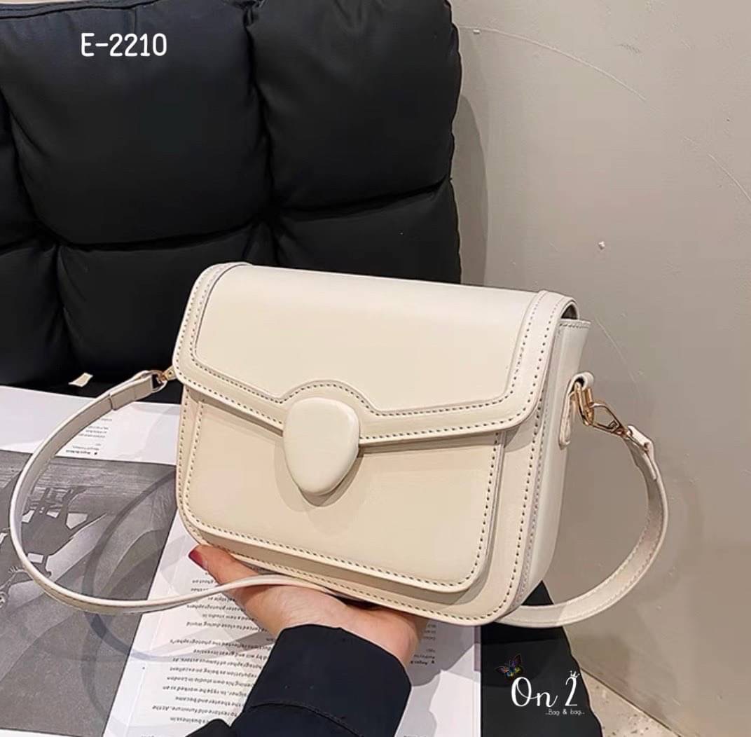 พร้อมส่งค้า แนะนำให้ลอง สะพายมาละมุนมากๆ เป็นใบโปรดที่เเมชได้ทุกลุค รับรองเป็นใบเก่งอีกใบ ทีได้ใช้บ่อยแน่นอน