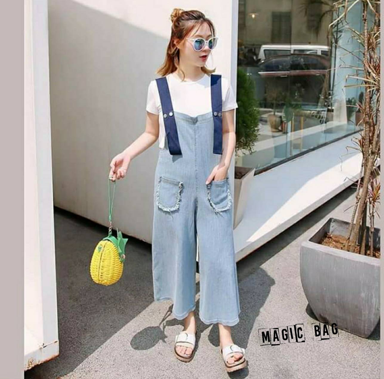 กระเป๋าสานสัปปะรดหนังนิ่ม มีสาย pu สะพายไหล่และคล้องแขน สีสันสดใสดีไซน์น่ารักมาก ใส่โทรศัพท์กระเป๋าสตางค์ของใช้จุกจิก น่ารักไม่เหมือนใครแน่นอนค่ะ