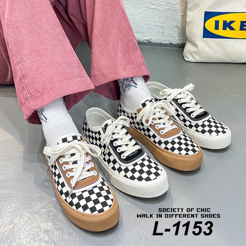 New in ‼️ ไอ้ต้าวความเท่ห์ จึ้งมาก 😍 ไอเท็มเด็ด ประจำวันนี้ค่า👍 รองเท้าผ้าใบแฟชั่น แนวสตรีท ลายตารางหมากรุก สุดฮิต สวมง่าย แมทช์ชุดได้ทุกแนว หล่อทึ่ง สวยจึ้ง แนะนำเลยจ้า