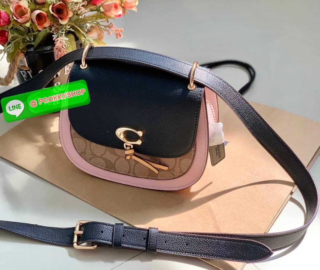 COACH REMI SADDLE BAG IN COLORBLOCK ((1330)) พร้อมส่งที่ไทยอีกครั้ง! กระเป๋าสะพายข้าง//ครอสบอดี้ร์//หรือทบเป็นสายคู่สะพายไหล่ได้ค่ะ แล้วแต่ชอบเลยค่ะ! วัสดุหนังแท้ ลายหนังสวยมากๆค่ะรุ่นนี้ หลงรักแน่นอน💋 🎀ด้านหน้ามีอะไหล่โลโก้ตัวC มีพู่ห้อยน