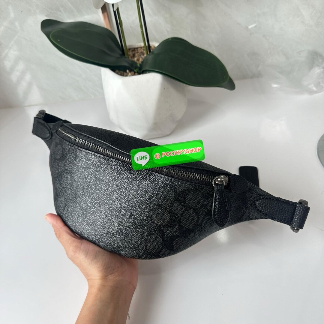 COACH Charter Fanny pack synthetic (C7700) 🔖กระเป๋าคาดอกรุ่นใหม่ไซส์มินิ ขนาดกำลังดี ทรงหล่อ 🔖วัสดุ: แคนวาสตัดสลับหนังแท้ 🔖สายปรับระดับได้ 🔖มี2 ช่องซิป ด้านหน้าและด้านหลัง 🔖ภายในช่องหลักมีช่องใส่ของจุกจิก1ช่อง