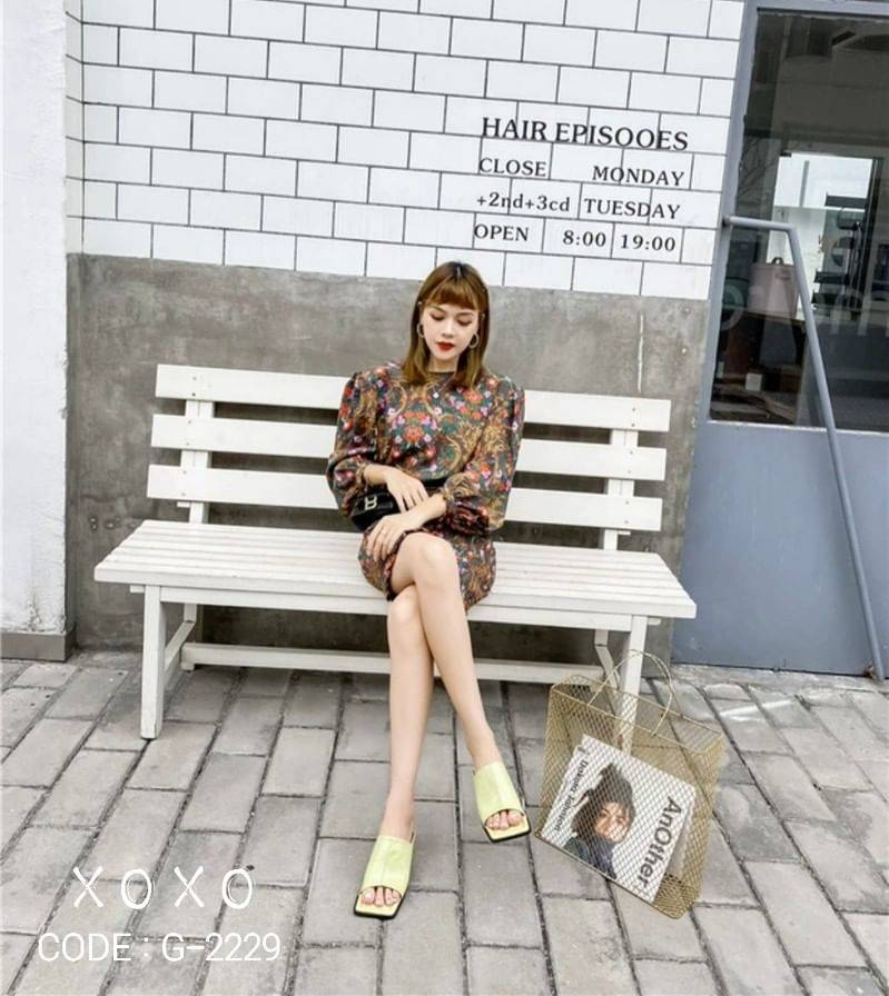 สินค้าพร้อมส่ง คีฟลุคมาก ของมันต้องมีมากซีสทั้งหลาย ดูไฮ สุดๆ ค๊า งานสวม ใส่สบาย ทรงเปิด หน้าหัวตัด วัสดุหนัง PU เก๋ ด้านข้าง แต่งลายเย็บเป็นคลื่น สวยหรู ดูแพงเกินราคา พิเศษเลิศๆ ตรงส้น เป็นอะไหล่ทอง แมทส์ชุดง่าย น้ำหนักเบา ใส่กับชุดไหน ๆ เก๋มาก จับแมทส์ด