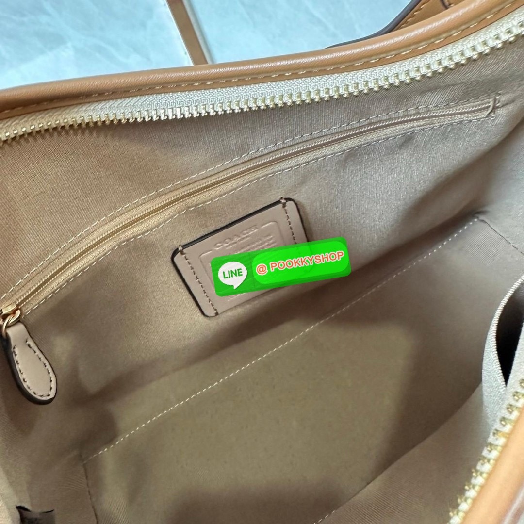 Coach Laurel Shoulder Bag Black CR148 🔖กระเป๋าสะพายข้าง/ไหล่ ทรง hobo สวยทันสมัยไม่มีเอาท์ 🔖วัสดุ : pebble leather 🔖เปิด - ปิด แบบซิปบน ภายในช่องโล่งกว้าง มีช่องรับแยกสองช่องมีซิปหนึ่งช่อง จุของได้เยอะ