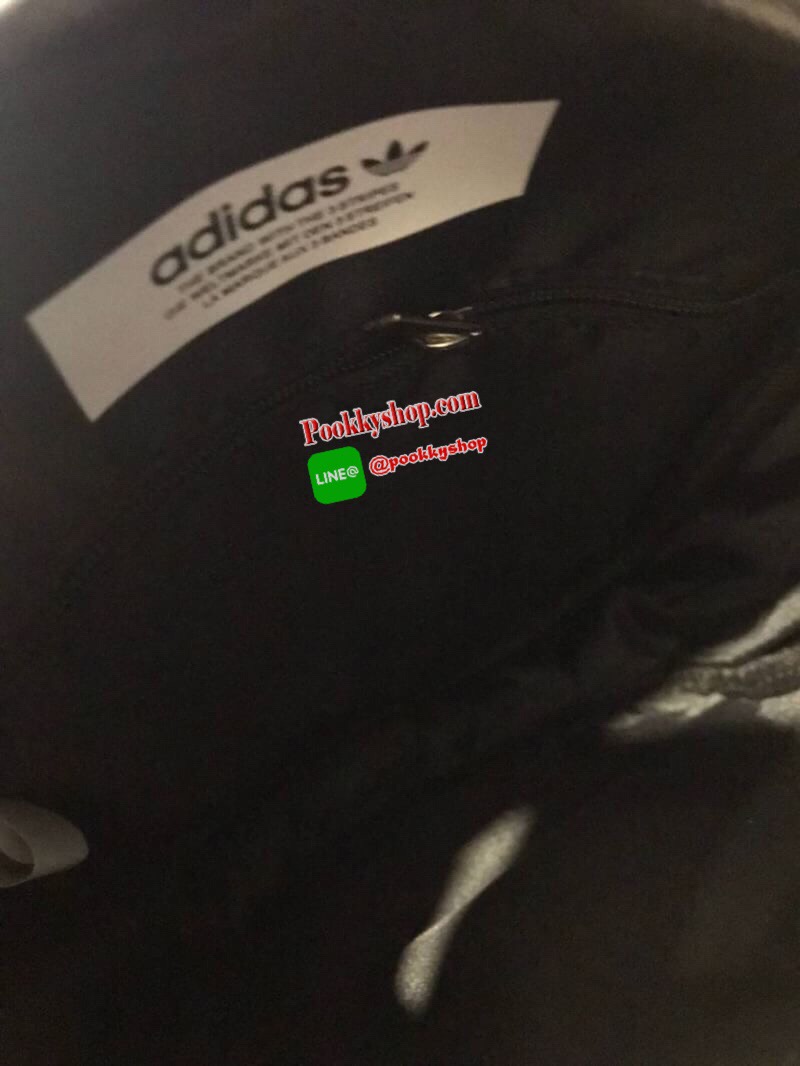 Adidas 3d airliner crossbody bag กระเป๋าสะพายในแนวตั้งเพิ่มลุคช์ให้คุณดูดี เปิดปิดด้วยซิปปั้มโลโก้แบรนด์ ภายในช่องใหญ่มีช่องซิป1ช่องแยกเป็นสัดส่วน สามารถสะพายเป็นสายคู่หรือสายเดี่ยวได้ ด้านหน้าและด้านหลังเพิ่ม1ช่องใส่ของจุกจิก สายซิปrubber กันน้ำซึมผ่านได