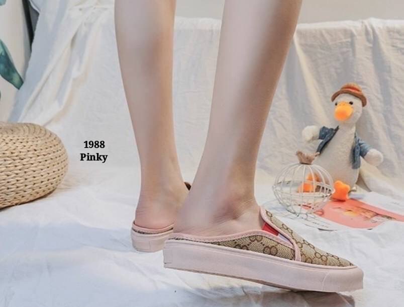 พร้อมส่ง ผ้าใบเปิดส้น 1988 งานนำเข้าน่ารักสุดๆ พื้น pu นิ่ม ด้านล่างเกาะพื้นได้ดี ตัวรองเท้าสีทองขึ้นเงา โดดเด่น ใส่สบายได้ทุกโอกาส สวยเฉียบไม่ซ้ำใคร