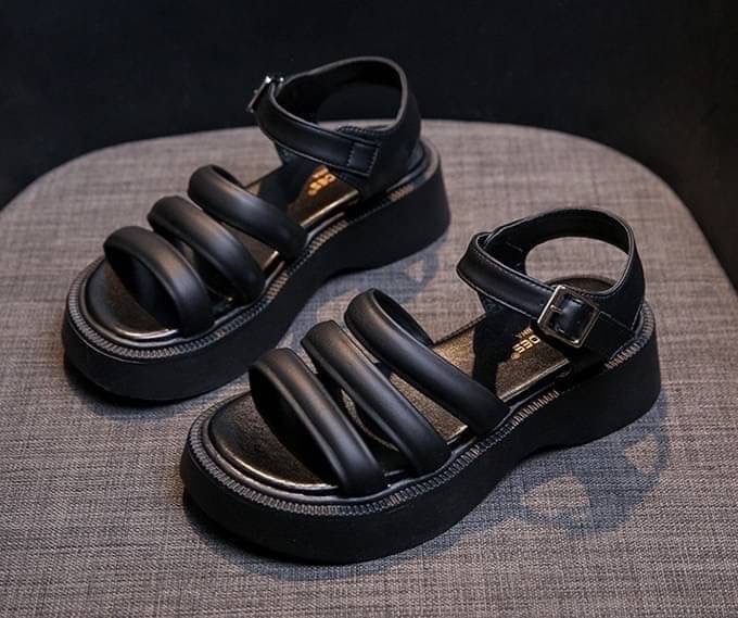 พร้อมส่ง รองเท้าลำลอง สูง 2 นิ้ว งานสวม 3 นวมนิ่ม ใส่สบายเท้า สายงานรัดส้นปรับขนาดได้ ของมันต้องมี ใส่สวย แมทซ์ได้กับทุกชุดจ้า **งานนำเข้า 100%