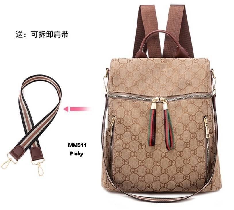 พร้อมส่ง เป้ GD 2 in 1 งานนำเข้า ขิดทอง สวยมาก ซิปหน้ากระเป๋าด้านหน้า ซิปข้างใช้งานได้ ใช้งานได้ทั้งเป้และสะพายข้าง มีสายสะพายข้างงานดีมาก ใบใหญ่ จุเยอะ