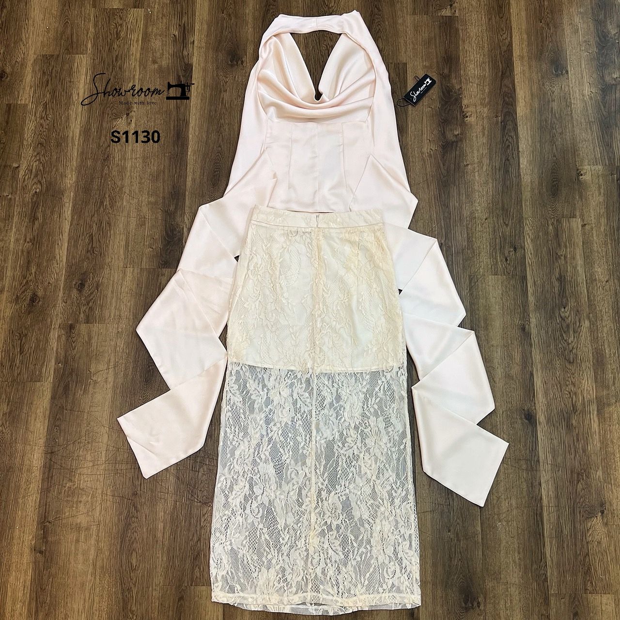 ชุดเซทแฟชั่น เซ็ตเสื้อคอถ่วงชายผูกเอว มาพร้อมกระโปรงลูกไม้ซีทรูทรงเข้ารูป