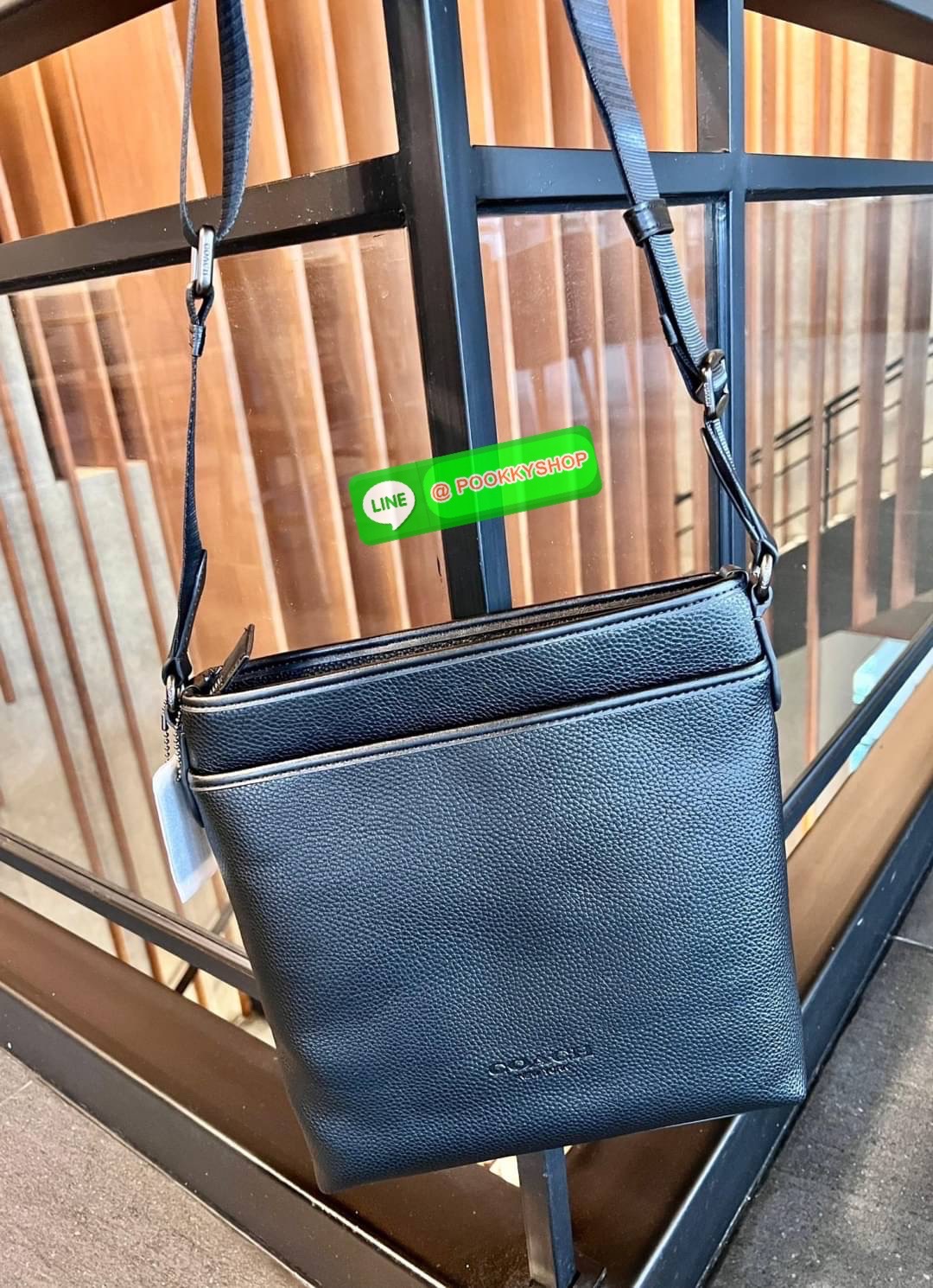 NEW ARRIVAL! ใหม่ล่าสุด หนุ่มๆต้องมีติดตัวค่ะ COACH GOTHAM SLIM CROSSBODY BAG((CC111)) พร้อมส่ง รุ่นใหม่ล่าสุด ดับกระเป๋าสะพายแบบครอสบอดี้ร์ หนังแท้อย่างดี นิ่มสวย เปิด-ปิดกระเป๋าแบบซิป ภายในโล่งลึกใส่สัมภาระได้ครบครัน มีช่องสำหรับใส่ของจุกจิก พร้อมช่องโล