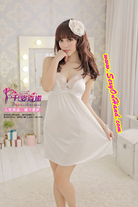 **พร้อมส่ง** ชุดนอนเซ็กซี่ ผ้าไหมเทียมสีขาว ด้านหน้า ประดับขอบเซ็กซี่ด้วยขอบ ลูกไม้สีขาวซีทรู ช่วงอก ด้านหลังสายไขว้ หรูหราดุจเจ้าหญิง มากๆคะ