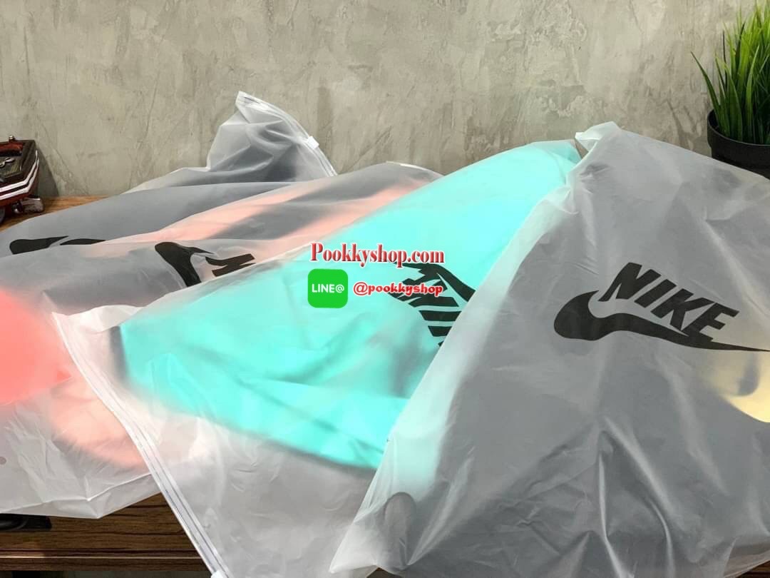 Nike Tech hip pack กระเป๋าคาดเอว Nike Tech สีใหม่..รุ่นใหม่ชนช้อป!! ให้คุณหยิบใช้อุปกรณ์กีฬาและพกพาได้อย่างง่ายดาย พร้อมโดดเด่นด้วยกระเป๋าซิป 2 จุดสำหรับเก็บสิ่งของ และสายกระเป๋าแบบปรับได้เพื่อให้แนบกับลำตัว ใช้งานได้คล่องตัว ใส่ของได้จุสมใจเลยคร้า