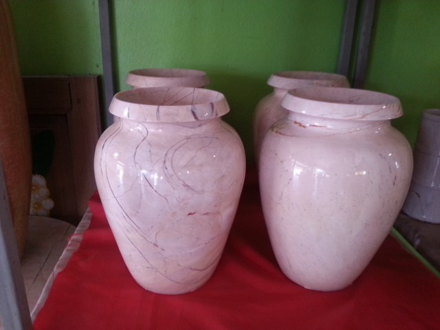 โอ่ง แจกันหินอ่อนสีขาว ขนาดสูง 30 เซนติเมตร กว้าง 15 เซนติเมตร 1 คู่