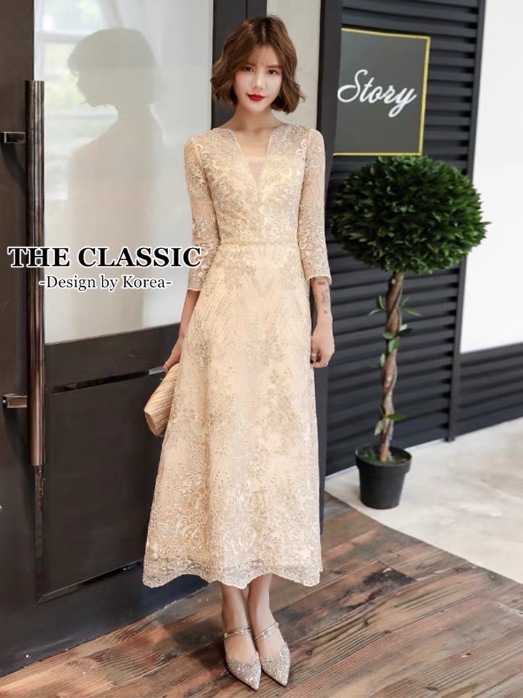 เดรสแฟชั่น ชุดยาวออกงาน ใช้ผ้าเนื้อดีปักลวยลายด้วยเลื่อมเล็กๆ ประกายเพชรระเอียดยิบทั้งตัว