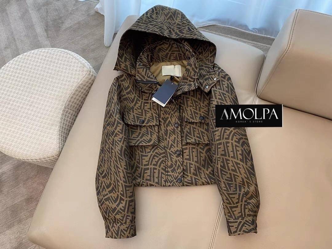 พร้อมส่ง !!! MUST HAVE！JACKET HOODIE FENDI AROMA เนื้อดี มี Texture มากกกๆๆค๊า Colletion 2021 ผ้าดีมาก เย็นมากๆ ห้ามพลาดเลยน๊า สวยสุดๆ
