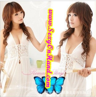 ชุดนอน เซ็กซี่ ชุดนอน ซีทรู คล้องคอ แต่งช่วง อก ด้วยผ้าลูกไม้ขาวและร้อยเชือกริบบิ้น เก๋ๆ โชว์ร่องอก เพิ่มความเย้ายวน และเซ็กซี่ มากมายคะ +จีสตริง เข้าชุด