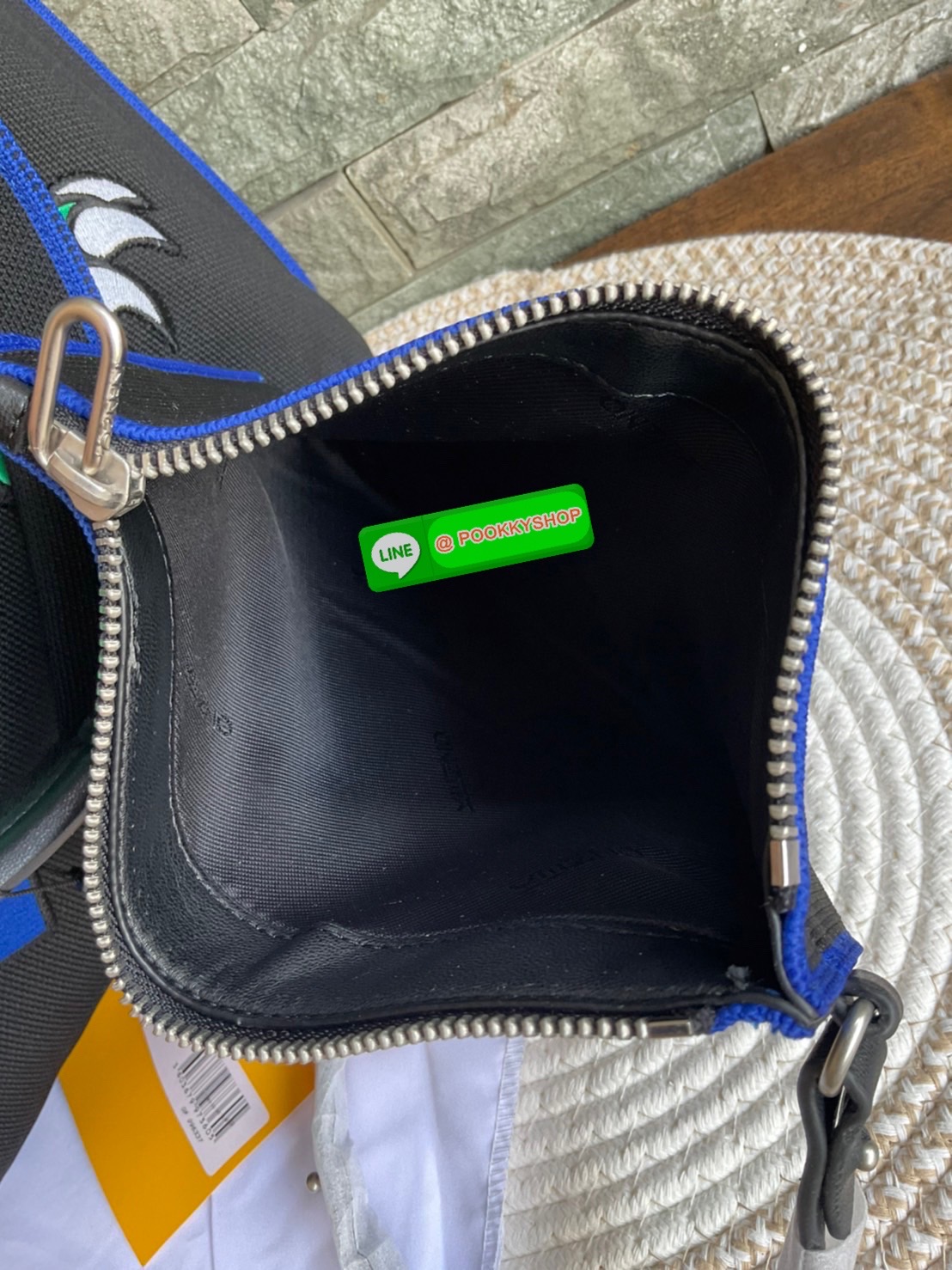 🚚 พร้อมส่ง 🚚 KENZO X KANSAI YAMAMOTO TIGER TOTE BAG กระเป๋าสะพายไหล่ ทรง โท้ทิสี ดำ และ น้ำเงินเข้ม x คันไซ ยามาโมโตะ Three Tigers จาก KENZO โดดเด่นด้วยลวดลายปัก วัสดุเป็นผ้าอย่างหนานุ่มคุณสมบัติพิเศษเฉพาะแบรนด์ น้ำหนักเบามากๆ หูหิ้วด้านบน