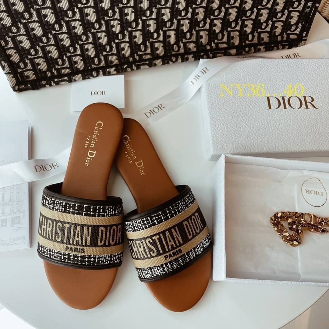 งานแตะ คาดChristian Dior สวยม้ากค่า พื้นนิ่มสุดๆน้า มาใหม่ค้า พื้นปั๊ม ใส่สบายจ้า