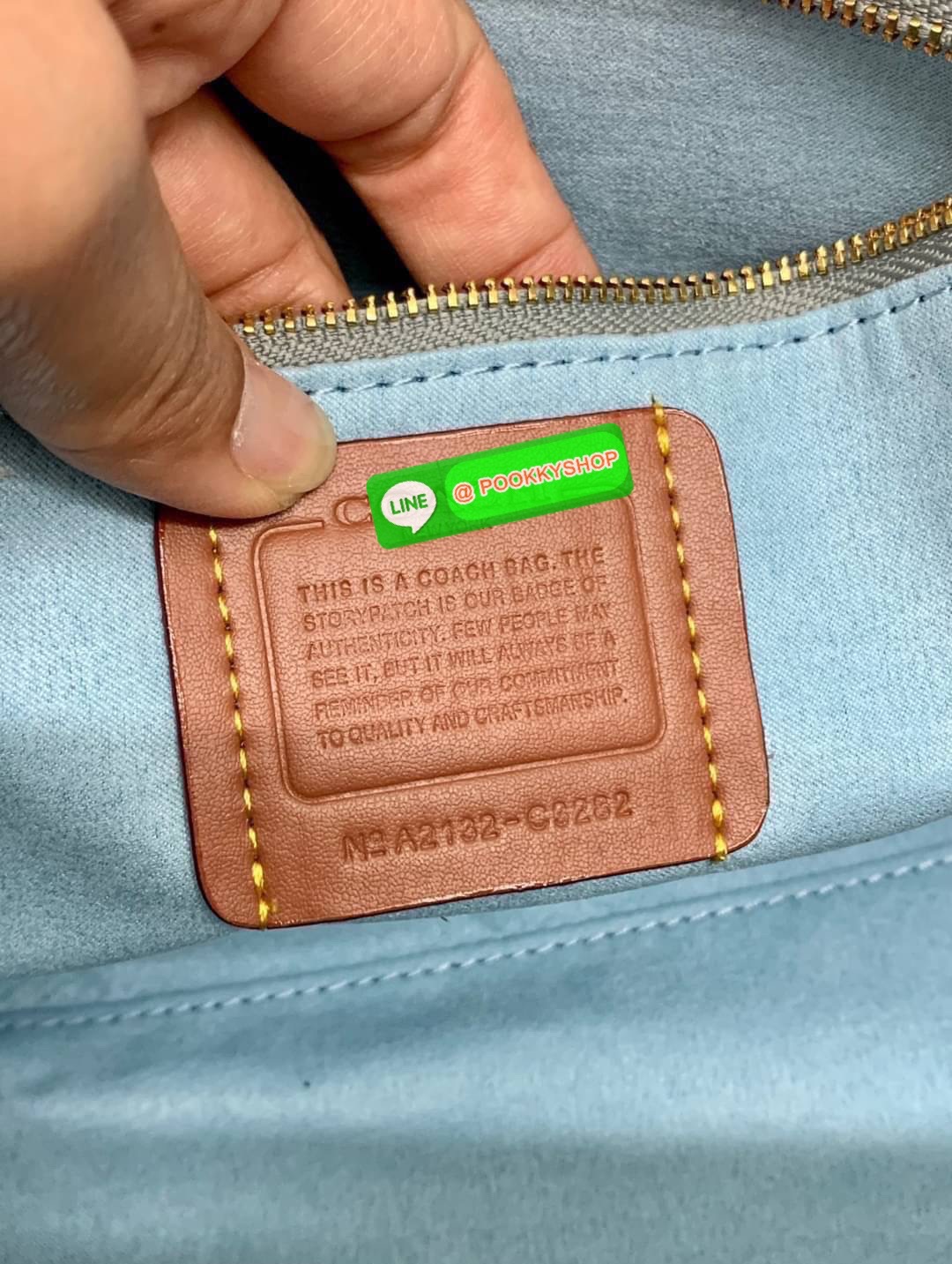 COACH TOTE FIELD JACQUARD BAG ((C3282)) กระเป๋าหิ้ว//สะพายข้าง JacquardลายC+หนังแท้ สวยงามลงตัวมากๆค่ะ ปากกระเป๋าเปิดปิดแบบกระดุมแม่เหล็ก ภายในกว้าง สาวๆที่สัมภาระเยอะบอกเลยเหมาะมากค่ะ