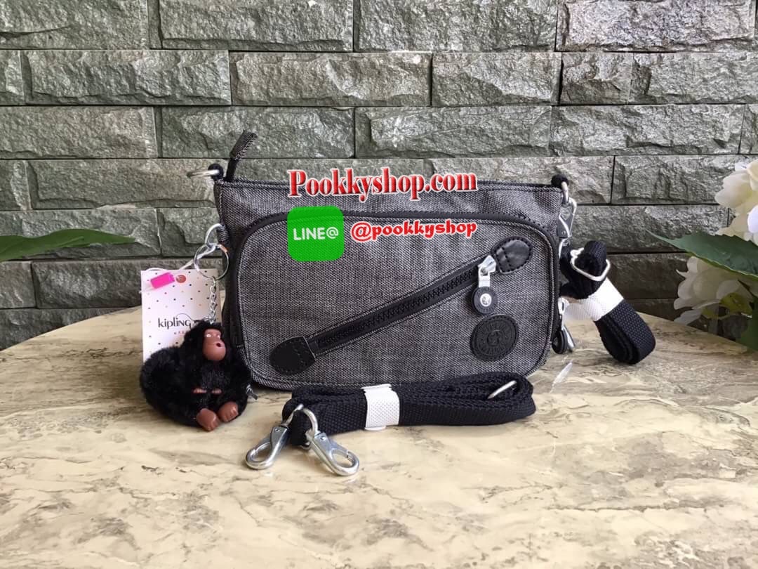 Kipling milos crossbody bag (K13696) กระเป๋าสะพายข้าง crossbody ขนาดกำลังดี มี 2 สาย สายสะพายสั้น ถือเป็นทรงพอรช์(pochette)ถอดเปลี่ยนสลับกับสายยาวได้ มีช่องซิปใช้งาน3ช่อง 2ช่องใหญ่ภายในมีเล็กแยกเป็นสัดส่วน ใส่มินิไอแพค กระเป๋าสตางค์ยาวได้ ด้านหน้ามีช่องซิ