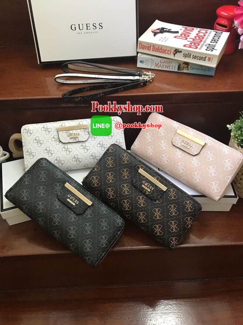 (กล่องแบรนด์/สายคล้องมือ) NEW ARRIVAL! GUESS FACTORY WOMEN'S LONG WALLET 2018 กระเป๋าสตางค์ทรงยาวคอลเลคชั่นใหม่แบบซิปรอบ วัสดุหนังPolyurethane100% ถือนิ่มสบายมือ ด้านหน้ามีโลโก้หนังติดโลหะแบรนด์ตัวนูน ลายหนังมีsignatureรอบใบภายในมีทั้งช่องซิปใส่เหรีย