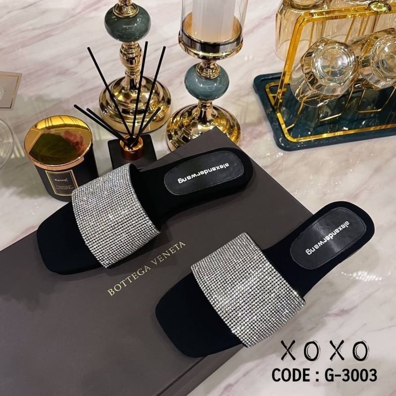 แตะสวม เพชร วิ้ง สวย อลัง ใส่สบาย น้ำหนักเบา แมทส์ชุดง่าย