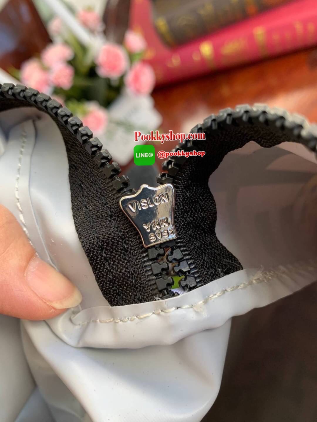 LONGCHAMP LE PLIAGE COLLECTION POKEMON BACKPACK เป้สะพายสไตล์ Le pliage ที่มี "ปิกาจู" ไปวิ่งเล่นอยู่บนกระเป๋าที่ออกมาเป็นซีรีส์ซะเลย