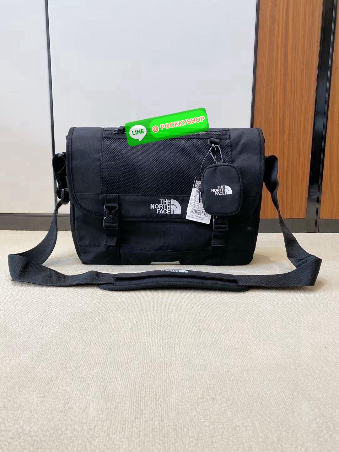 he North Face SUPER MESSENGER BAG L NN2PQ00J BLACK UNISEX 🔖กระเป๋าสะพายข้างมัลติฟังก์ชั่น! ทันสมัยและใช้งานได้หลากหลาย Item ที่ต้องมีเมื่อออกไปข้างนอก! ใช้งานได้จริงและมีสไตล์อเมริกันเทห์สุดๆ สามารถใช้ได้ทั้งผู้หญิงผู้ชาย สะพายไปทำงานไปเรียน เที่ย