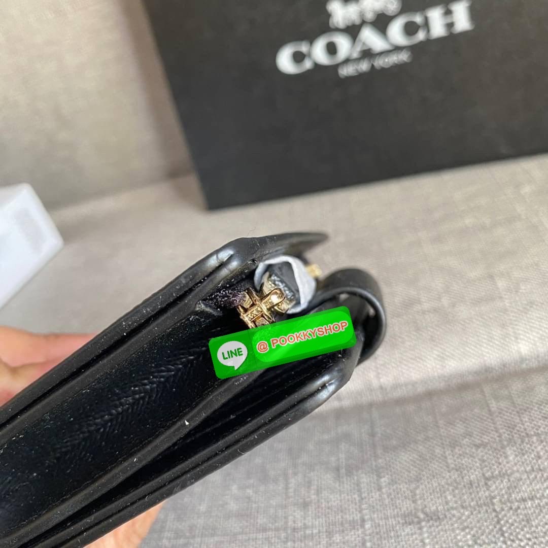 COACH 6390 MEDIUM CORNER ZIP WALLET กระเป๋าสตางค์ใบกลาง สีพื้นเรียบหรู วัสดุcrossgrain ภายในมีช่องใส่บัตรและธนบัตรได้ทุกชนิด มีช่องซิปใส่เหรียญ ขนาดกะทัดรัดพกพาง่าย คนชอบจัดระเบียบกระเป๋าสตางค์แนะนำเลยจ้า