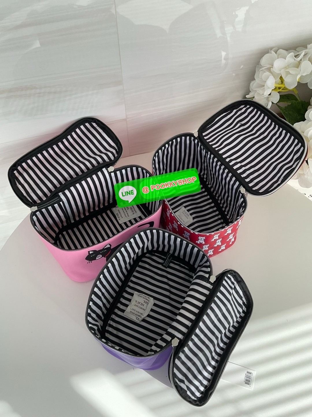 🚚 พร้อมส่ง 🚚 Marc Tetro Large Make Up Tote /Travel สินค้าแบรนด์แท้100% พร้อมแท็ก!! แบรนด์ดังจากอเมริกา รุ่นขายดีในประเทศญี่ปุ่น กระเป๋าเครื่องสําอาง แบบมือถือ ลาย แมว / สุนัข มีให้เลือก 3 ลาย วัสดุหนัง pvc หนังเทียม น้ำหนักเบา ปิด/เปิด ด้ว