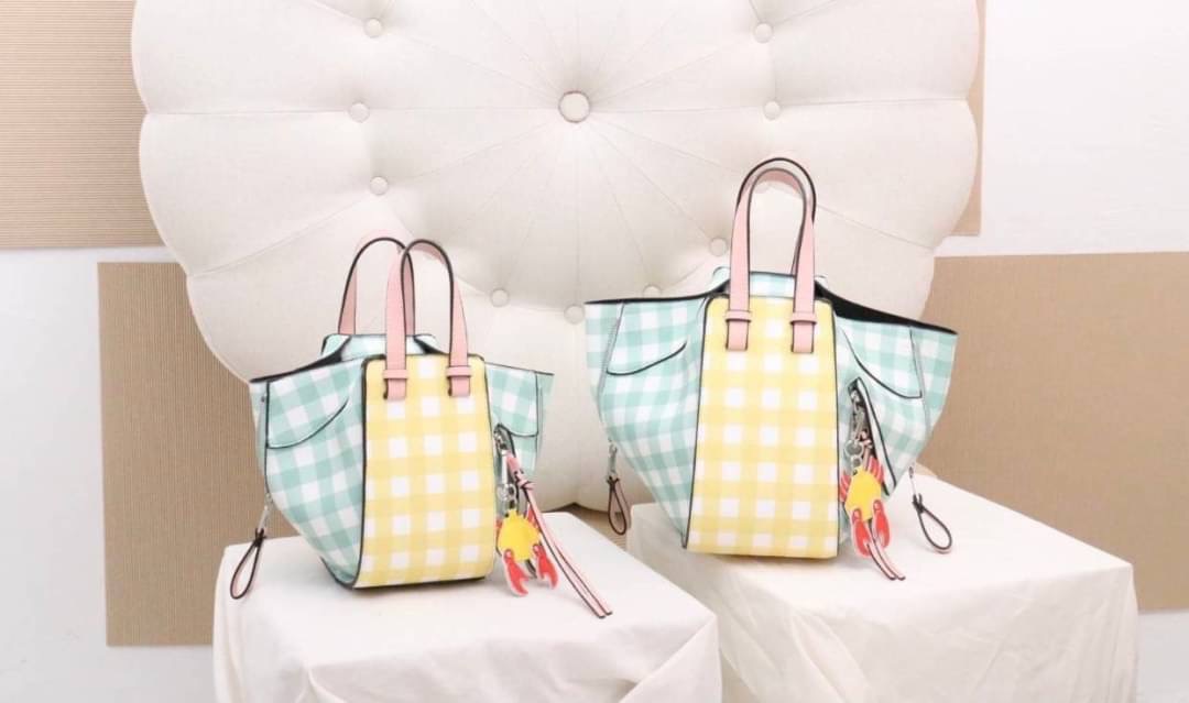 มาอีกรอบละจร้าาา Hammock รุ่นนี้ถามกันไม่เลิก เลยตั้งใจผลิตมาอีกครั้ง สวยๆทุกสี งายดีสวยเนี๊ยบทรงแป๊ะมาก พิเศษ..เลยจร้า แถมฟรี !! ตัวห้อยกุ้งน้อย เพิ่มความโดดเด่นขึ้นไปอีก ... งานนี้รับรองไม่ผิดหวัง ดีเทลรายละเอียดสวยมาก