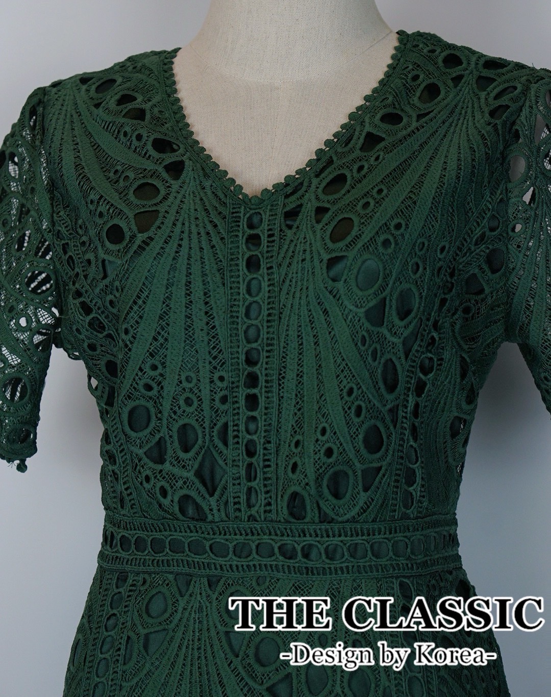 เดรสแฟชั่น เดรสยาวลูกไม้ คอวีแขนสั้น ใช้ผ้าลูกไม้เนื้อหนาอย่างดี ขึ้นลวดลายดอกไม้