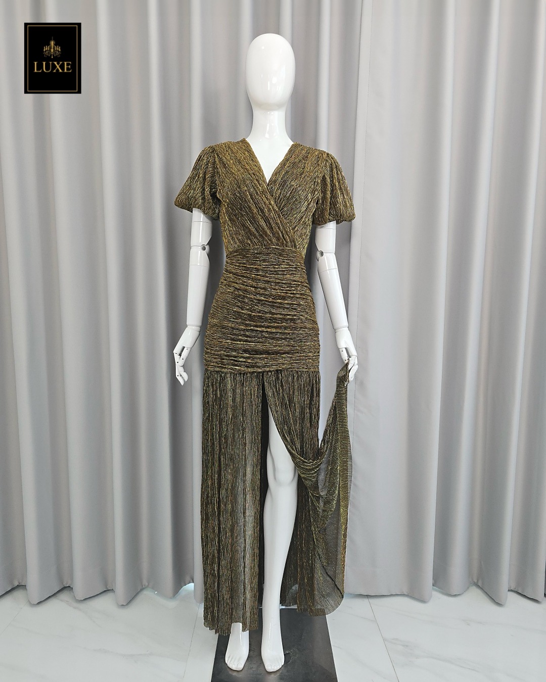 เดรสแฟชั่น แม็กซี่เดรสเสื้อคอวีป้าย แขนบอลลูน กระโปรงรูดเข้ารูปตรงสะโพก