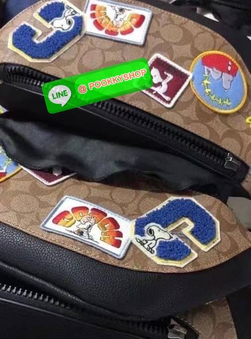 COACH C4028 COACH x PEANUTS WARREN BELT BAG IN SIGNATURE CANVAS WITH VARSITY PATCHES กระเป๋าคาดอกไซส์ใหญ่ คอลเลคชั่นยอดฮิต!! เป็นรุ่นสุดยอดของความคลาสสิค ขนาดสะพายกำลังเท่ คูลๆ ใช้งานง่าย ได้ทั้งหนุ่มๆและสาวๆ วัสดุหนังแคนวาสเคลือบลายสลับหนัง pepble น่าใช้