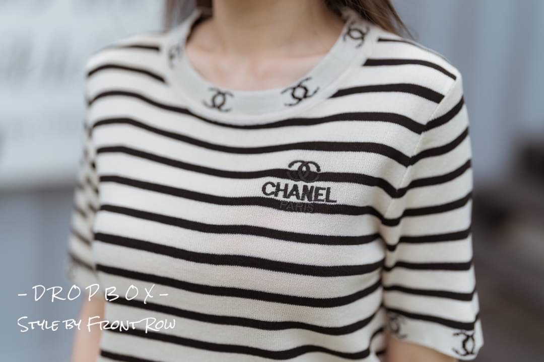 DROPBOX Style by Front Row CC Knitting Set มาคะสาวๆ เซ็ตไหมพรมเสื้อเเขนสั้นทอลายริ้ว และมีโลโก้ cc มาคู่กับกางเกงไหมพรมสีพื้นผ้าร่อง ใส่มาดูสวยแพงมากๆ