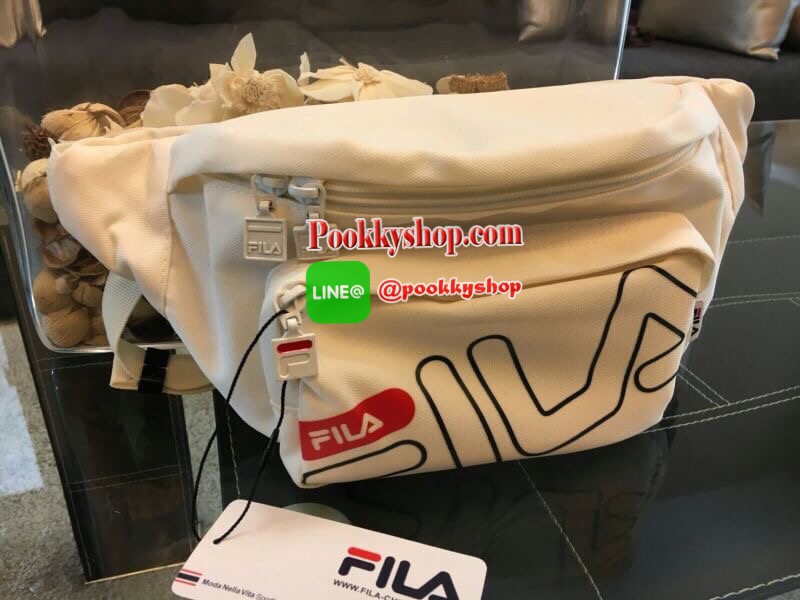 แบรนด์ Fila มาแรงสุดในช่วงนี้ ต้องยกนิ้วให้คะ!! พร้อมส่งรุ่นใหม่เหมาะกับทั้งผู้ชายและผู้หญิง เป็นอย่างยิ่ง กับกระเป๋าคาดอก / คาดเอว ทรงสวย จากแบรนด์สตีทสุดฮิต FILA ทรงฮิต วัสดุผ้า NYLON คุณภาพดี กันน้ำ100% ใส่ของได้หลากหลาย ตัวล้อคปั้มจมแบรนด์ ด้านในมาพร้