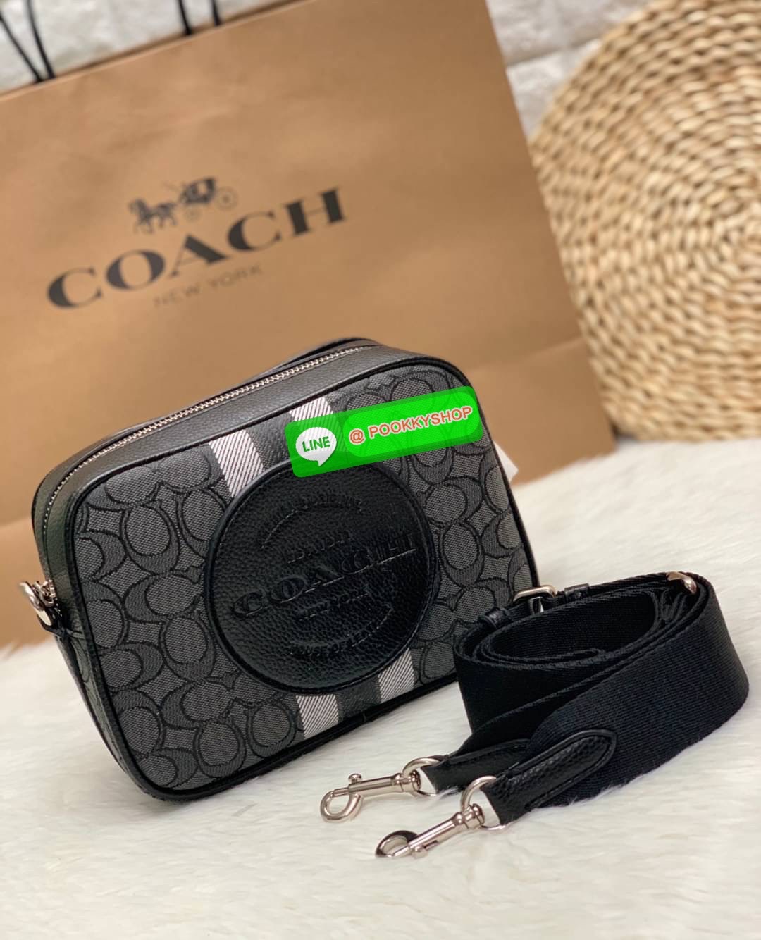 New arrival! 🌈รุ่นใหม่ห้ามพลาดค่ะ! Coach Dempsey Camera Bag In Signature Jacquard With Stripe And Coach Patch ((1912)) พร้อมส่งที่ไทย! กระเป๋าสะพายครอสบอดี้ร์กรือสะพายข้างได้ วัสดุJacquard+หนังแท้ สวยงามมากๆค่ะ ด้านหน้ามีป้ายวงกลมหนังโลโก้แบรนด์ เ
