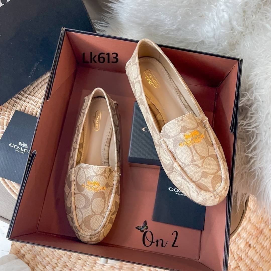 Coach loafer แบบใหม่ พร้อมส่งค่าเข้าน้อยมากๆ คัชชู loafer เย็บหัว ทรงนี้ ขายดีมากค่ะ หน้าปัก โลโก้ พื้น ปั้มแบรนด์งานดีทรงสวยเย็บหลังใส่แบบเหยียบส้นได้น้า
