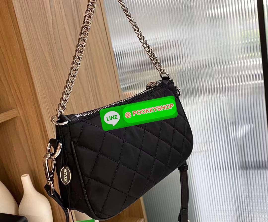 New Arrivals!!! PRADA BAG VIP GIFT WITH PURCHASE (GWP) พรีเมี่ยมกิ๊ฟสุดหรู จากแบรนด์PRADA วัสดุNylon กันน้ำ ขนาดกำลังดี อะไหล่เงิน ด้านในโล่งมี1ช่องซิป สายยาวถอดสายได้ ปรับระดับได้ น้ำหนักเบา มาพร้อมถุงผ้าและกล่องแบรนด์สุดหรู ไม่ควรพลาดเลยค่า